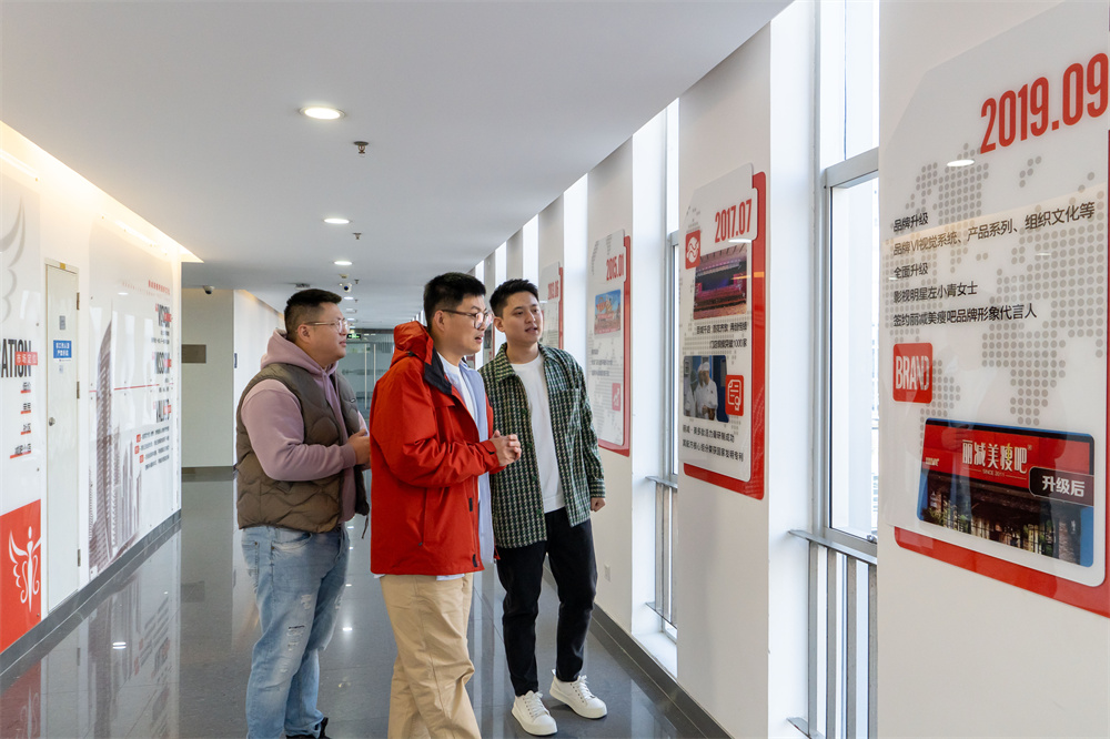 1735298671134738.jpg 江苏宿迁丽减美瘦吧市场莅临深圳总部参观,近距离见证品牌不凡实力