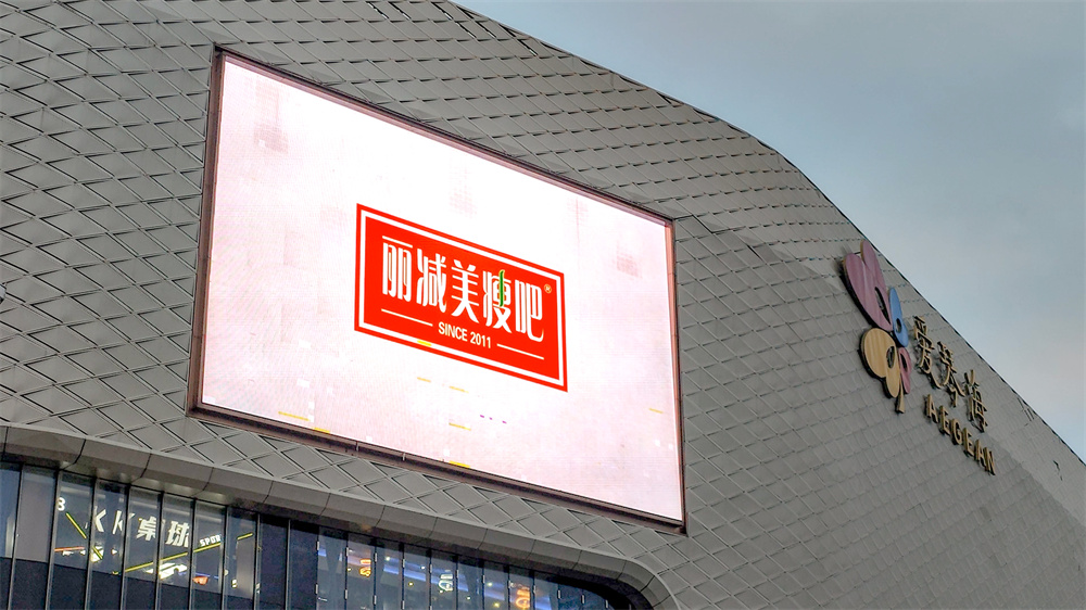 1735888644427188.jpg 新年就“耀”实力不凡丨丽减美瘦吧全新品宣给魔都带来亿点美丽震撼